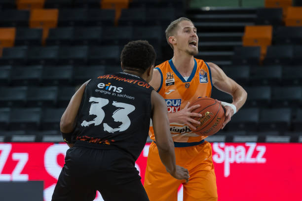 在经济上也 在经济上也