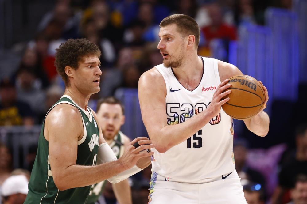 还是赛场外 还是赛场外